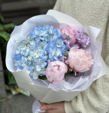 Букет «А это облачко на что похоже?» | пион Сара Бернар - гортензия - маттиола