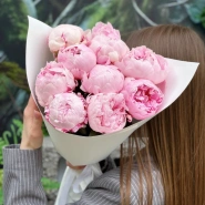 9 розовых пионов Сара Бернар 1