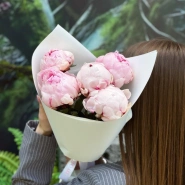 5 розовых пионов Сара Бернар 1