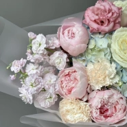 Нежный шикарный букет с пионами 3