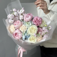 Нежный шикарный букет с пионами 0