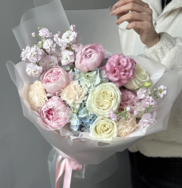 Нежный шикарный букет с пионами