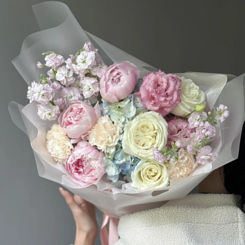 Нежный шикарный букет с пионами