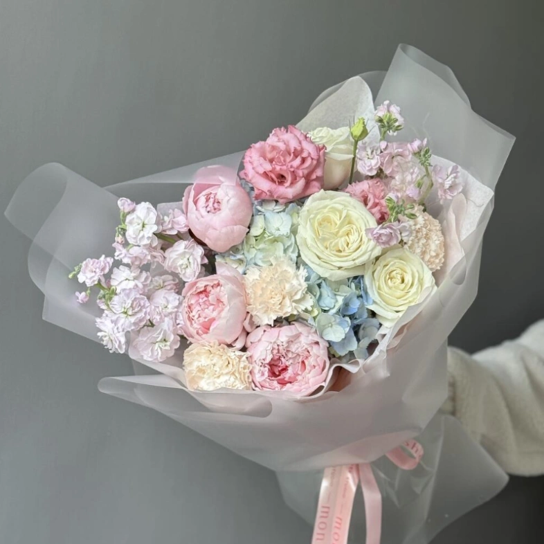 Нежный шикарный букет с пионами