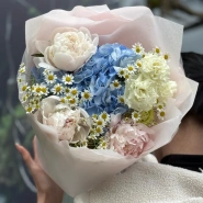 Букет «Полярная звезда» | гортензия - пионы - ромашка - эустома 1