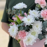 Диантусы и кустовая хризантема в сумочке 3