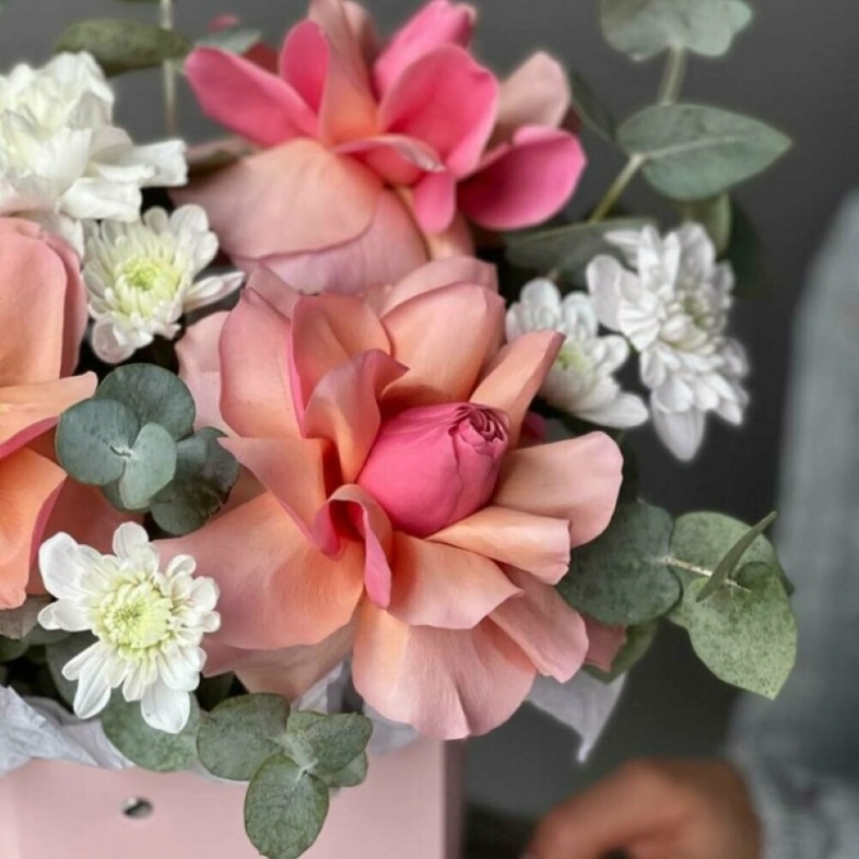 Композиция в сумочке с французскими розами