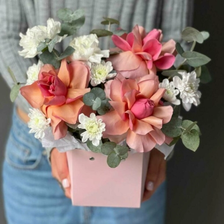 Композиция в сумочке с французскими розами