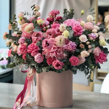 Авторская композиция в шляпной коробке WOW