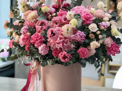 Авторская композиция в шляпной коробке WOW