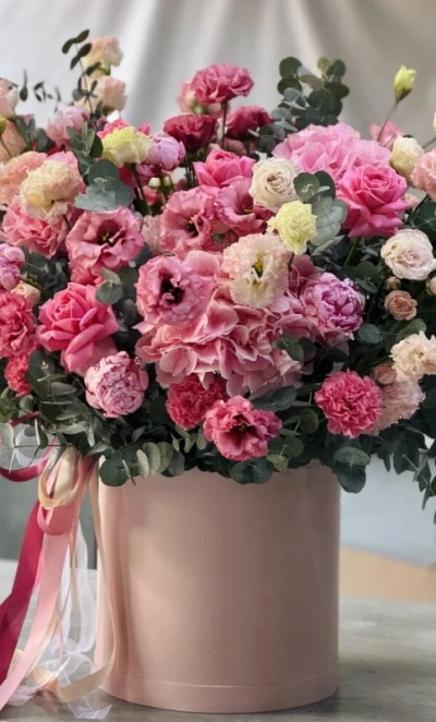 Авторская композиция в шляпной коробке WOW