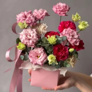 Композиция в сумочке с ажурной эустомой 0