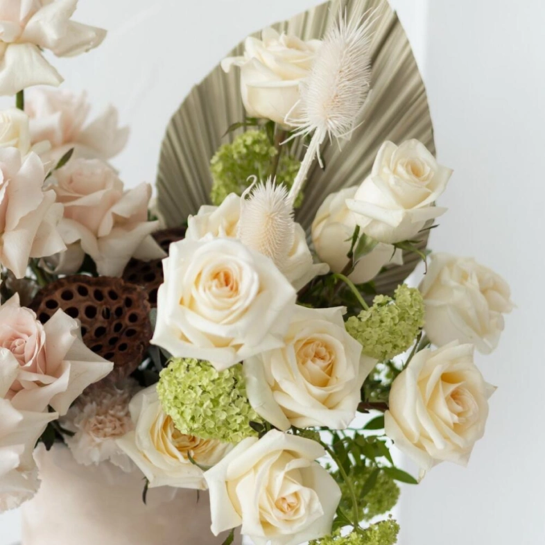 Авторская композиция с розами