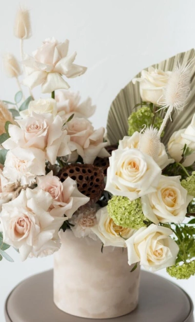 Авторская композиция с розами