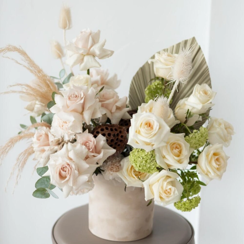 Авторская композиция с розами