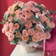 Моно-коробка из пионовидных роз Джульетта 1