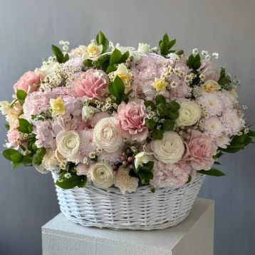 Корзина цветов «Нежная»
