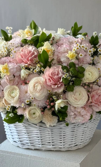 Корзина цветов «Нежная»