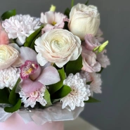 Коробка с цветами из стойкого состава 2