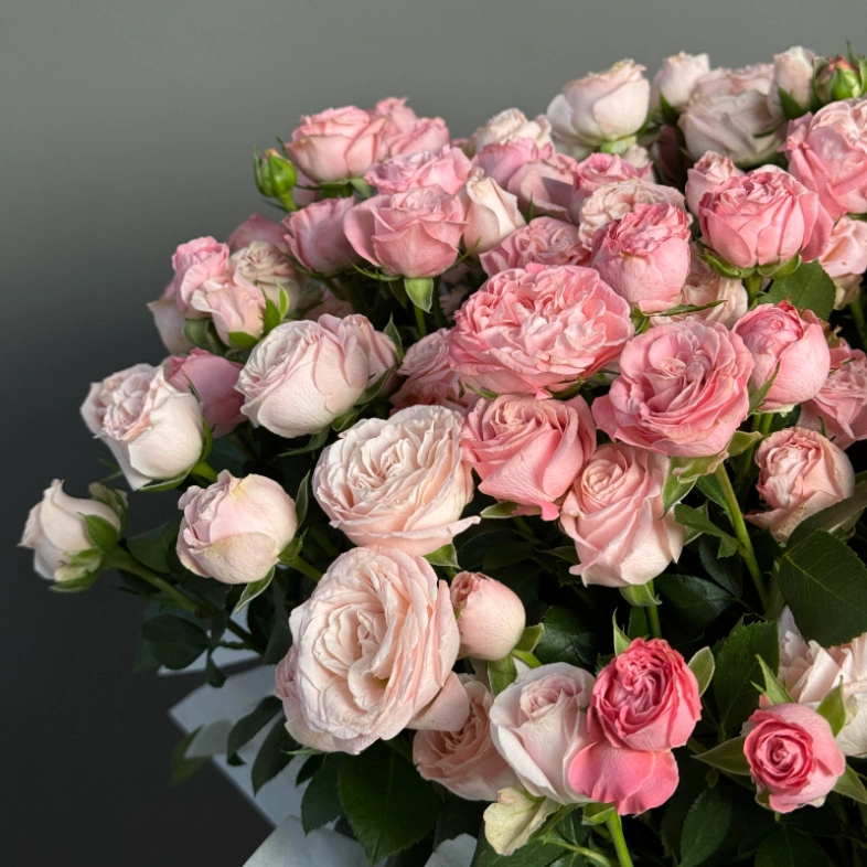 Корзина из кустовых роз