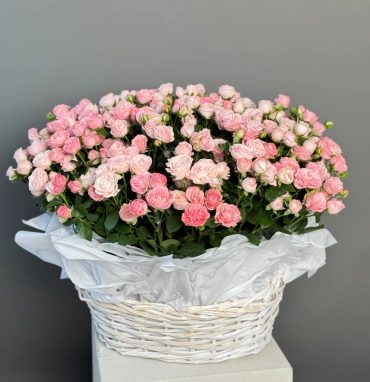 Корзина из кустовых роз