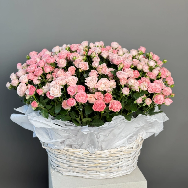 Корзина из кустовых роз