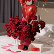 Коробка красных францу́зских роз 51 3