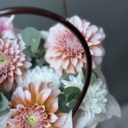 Цветы в сумочке с георгинами 4