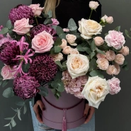 Композиция в коробке с розами и бигуди 2