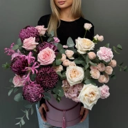 Композиция в коробке с розами и бигуди 1