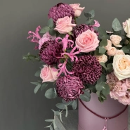 Композиция в коробке с розами и бигуди 3