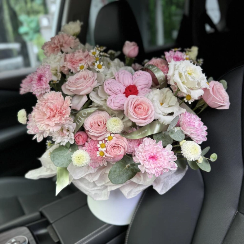 Композиция с сюрпризом ( цветок ручной работы )