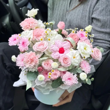 Композиция с сюрпризом ( цветок ручной работы )