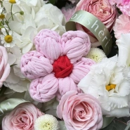 Композиция с сюрпризом ( цветок ручной работы ) 1