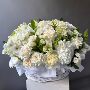 Корзина с цветами «Моя чистая любовь» 2