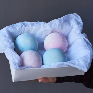 Бокс с бомбочками розово-голубой 4 шт в наборе