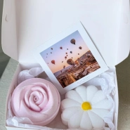 Подарочный бокс с бомбочками: ромашка и роза 4