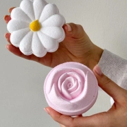 Подарочный бокс с бомбочками: ромашка и роза 2