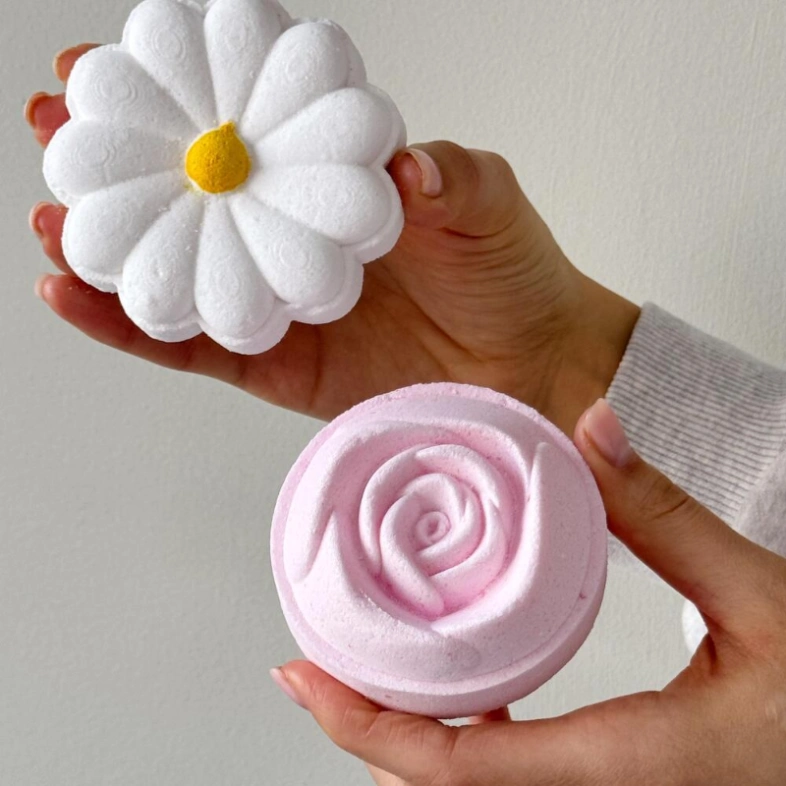 Подарочный бокс с бомбочками: ромашка и роза