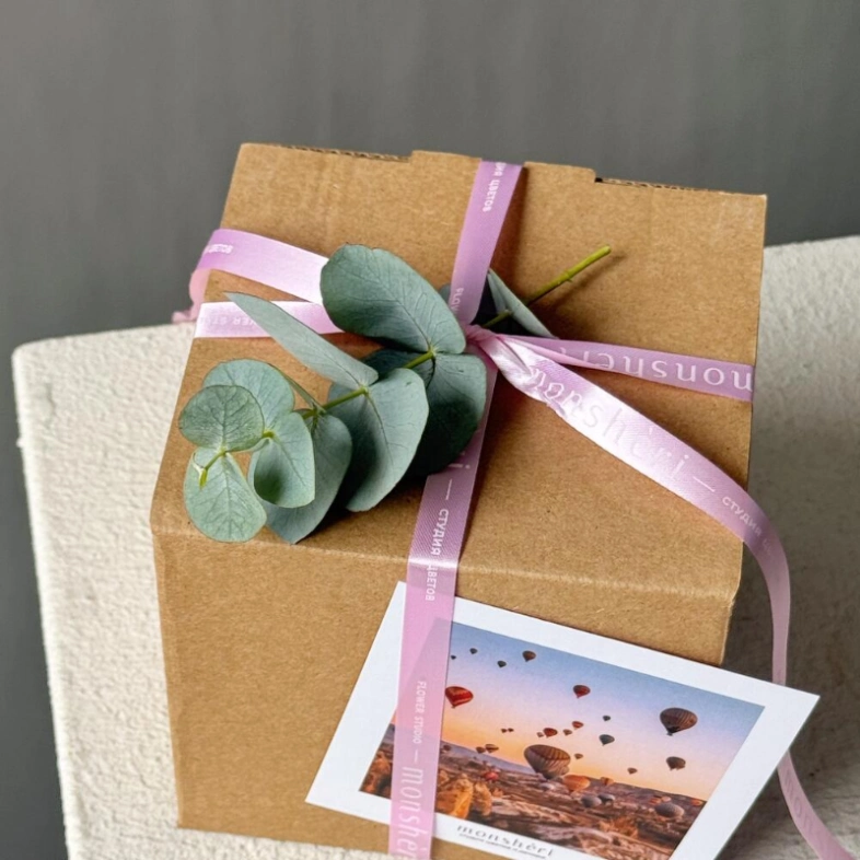 Подароный бокс с гигантской бомбочкой ( внутри утка)