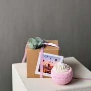 Подароный бокс с гигантской бомбочкой ( внутри утка) 1