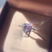 Кольцо в форме «Сердце» с цирконами  0