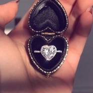 Кольцо в форме «Сердце» с цирконами  1