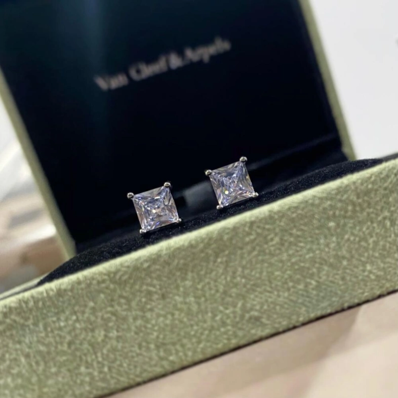 Серьги пусеты с цирконами