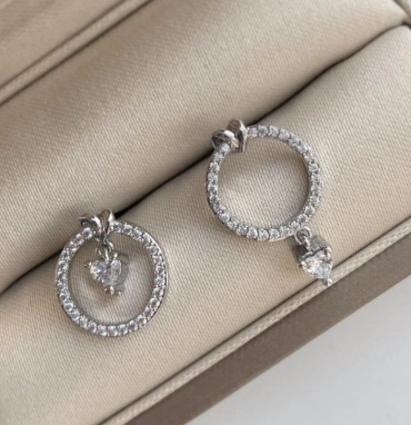 Серьги асимметрия с фианитами