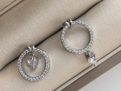 Серьги асимметрия с фианитами