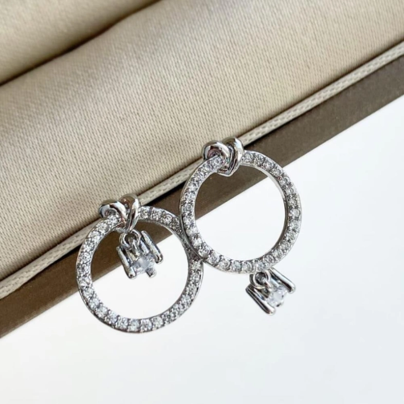 Серьги асимметрия с фианитами