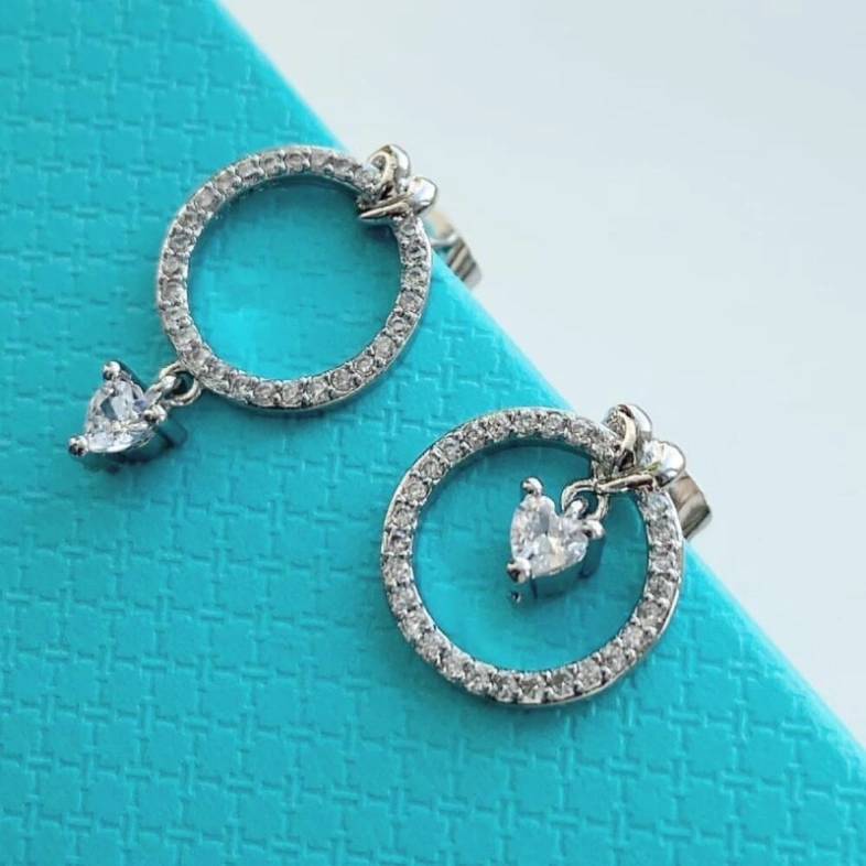 Серьги асимметрия с фианитами