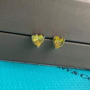 Серьги-гвоздики «Сердце» с желтым фианитом 2