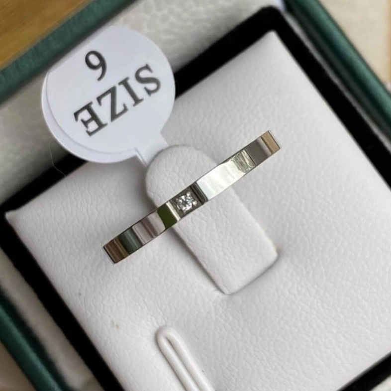 Кольцо с фианитом